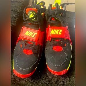 Men black high top fairly worn huarache sneakers red and lime str size 8